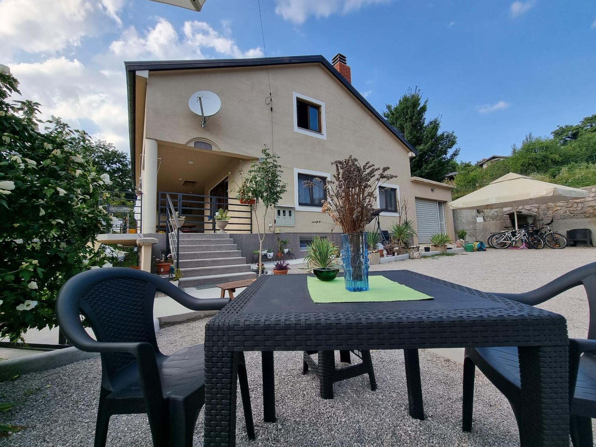 Haus Natura Jurdani Buitenkant foto