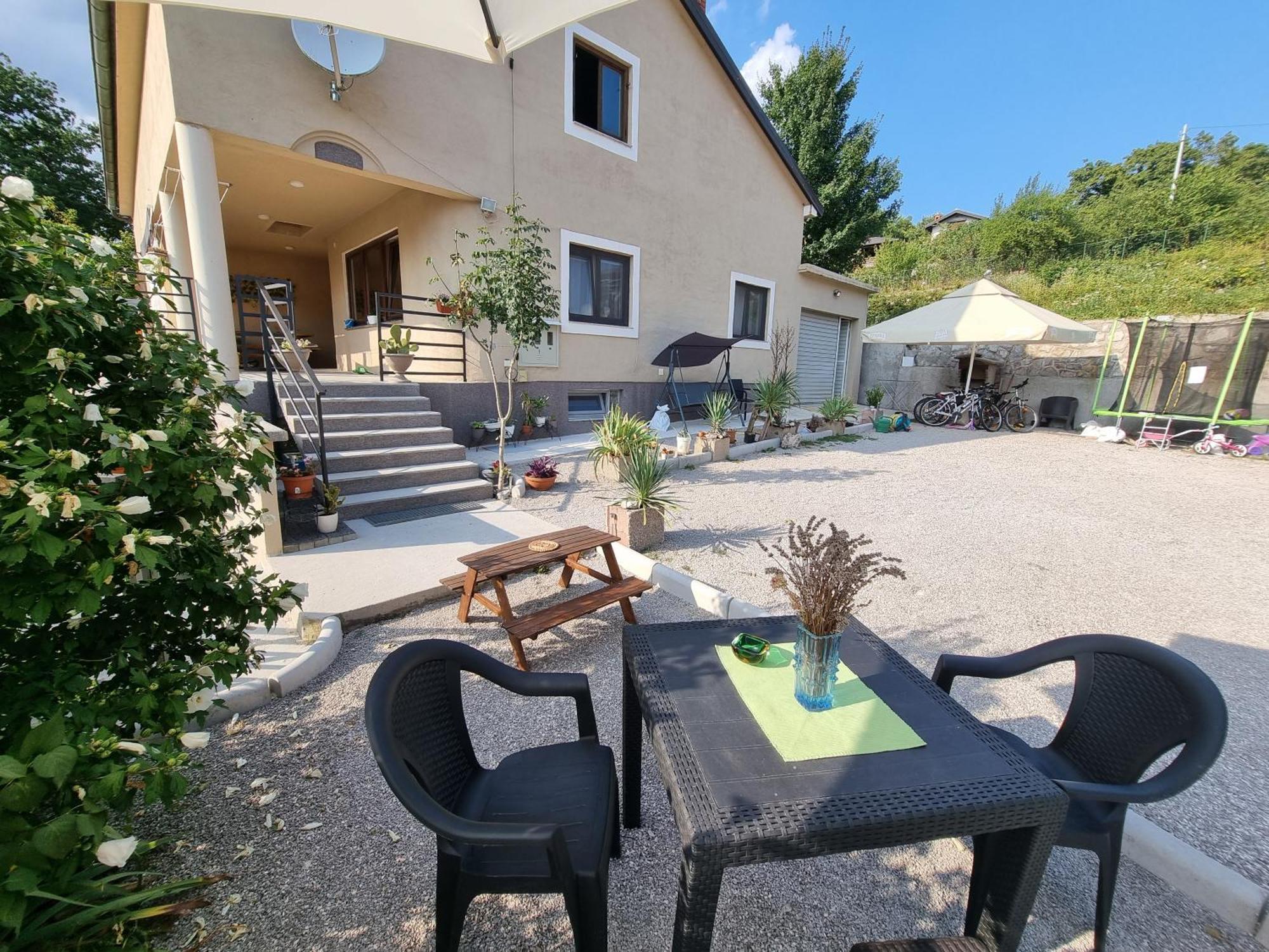 Haus Natura Jurdani Buitenkant foto